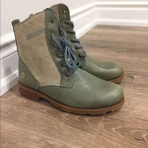 Shoes - Green and brown Doc Martens leather shoes US 6